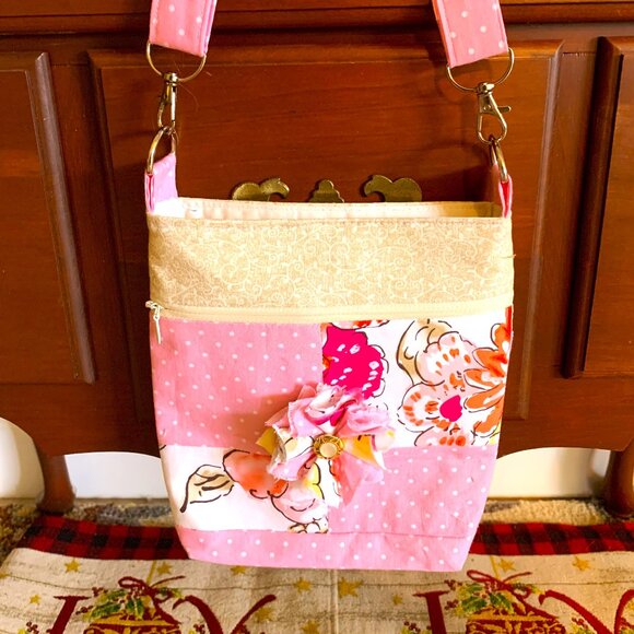 Handmade Cotton Crossbody Bag with Magnetic Snap Closure And Shabby Chic Flower - Picture 3 of 9